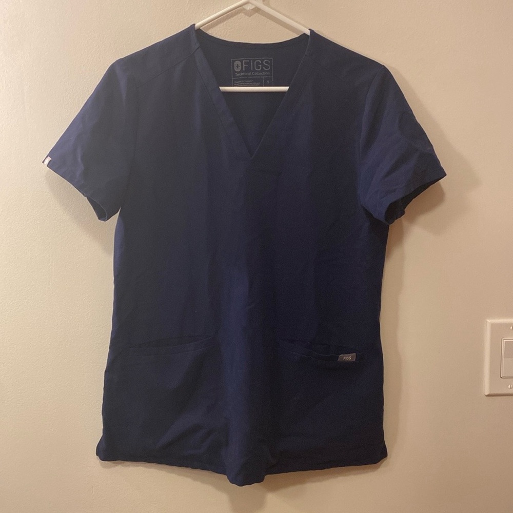 Figs Navy Casma 3 pocket scrub top Small